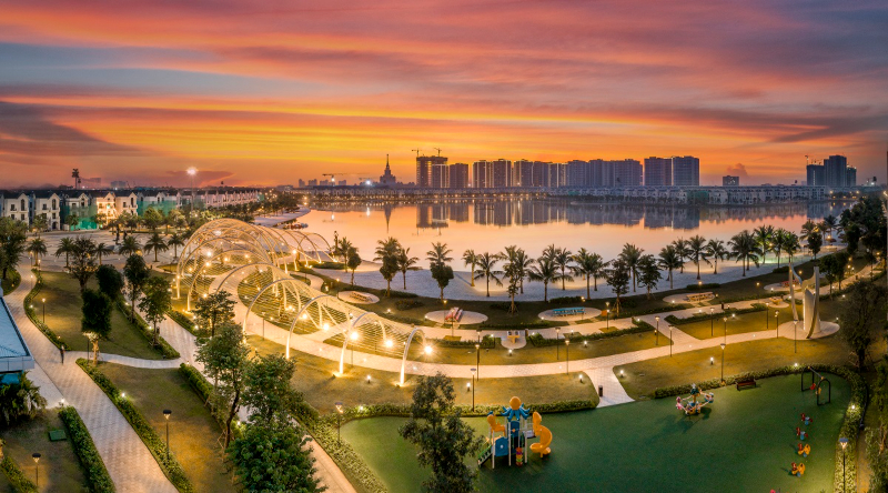 Hoàng hôn bên hồ Vinhomes Ocean Park 2