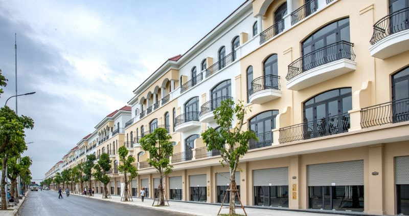Dãy shophouse hiện đại với mặt tiền đồng bộ